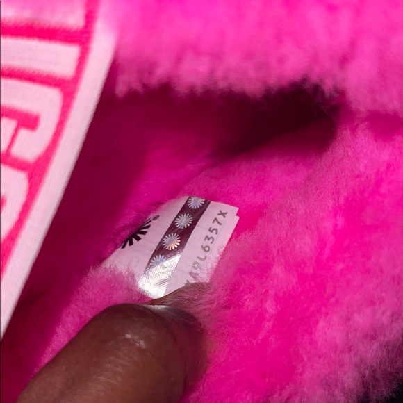 UGG Vibrant Pink Slippers with Heart Accent. Brand New‼️ Without Box - Picture 10 of 15